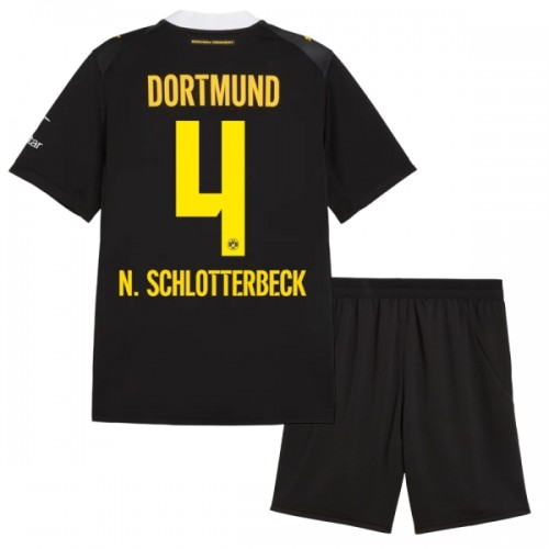 Fodboldsæt Borussia Dortmund N. Schlotterbeck 4 Udebanetrøje 2026-27 TIL Børn Fodboldsæt Borussia Dortmund N. Schlotterbeck 4 Udebanetrøje 2026-27 TIL Børn