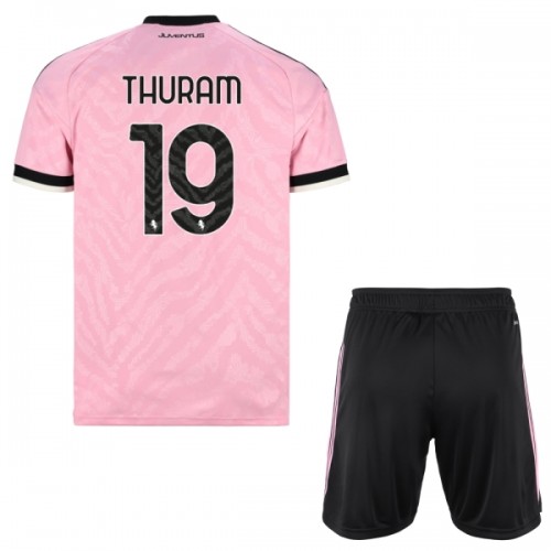 Fodboldsæt Juventus Thuram 19 Udebanetrøje 2026-27 TIL Børn Fodboldsæt Juventus Thuram 19 Udebanetrøje 2026-27 TIL Børn