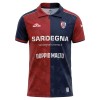 Fodboldtøj Cagliari Calcio Hjemmebanetrøje 2026-27 Fodboldtøj Cagliari Calcio Hjemmebanetrøje 2026-27