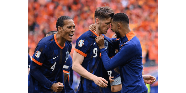 Holland vinder 2-1 i et spændende comeback