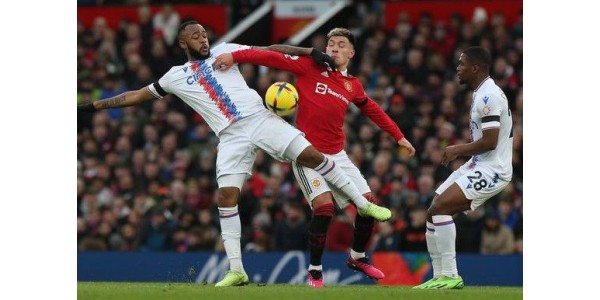 Manchester United slog Crystal Palace 2:1