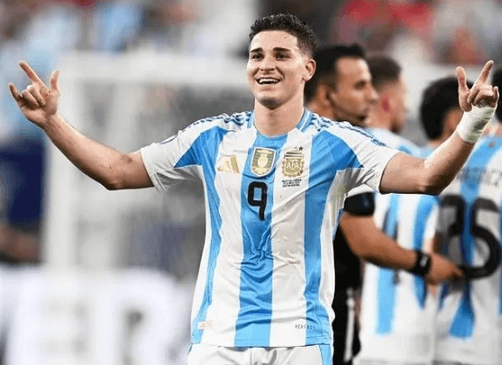 Manchester City nægter at lade Alvarez forlade