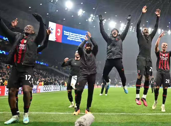 AC Milan 0-0 Tottenham, med en samlet score på 1 til 0 for at komme ind i top 8 efter 11 år