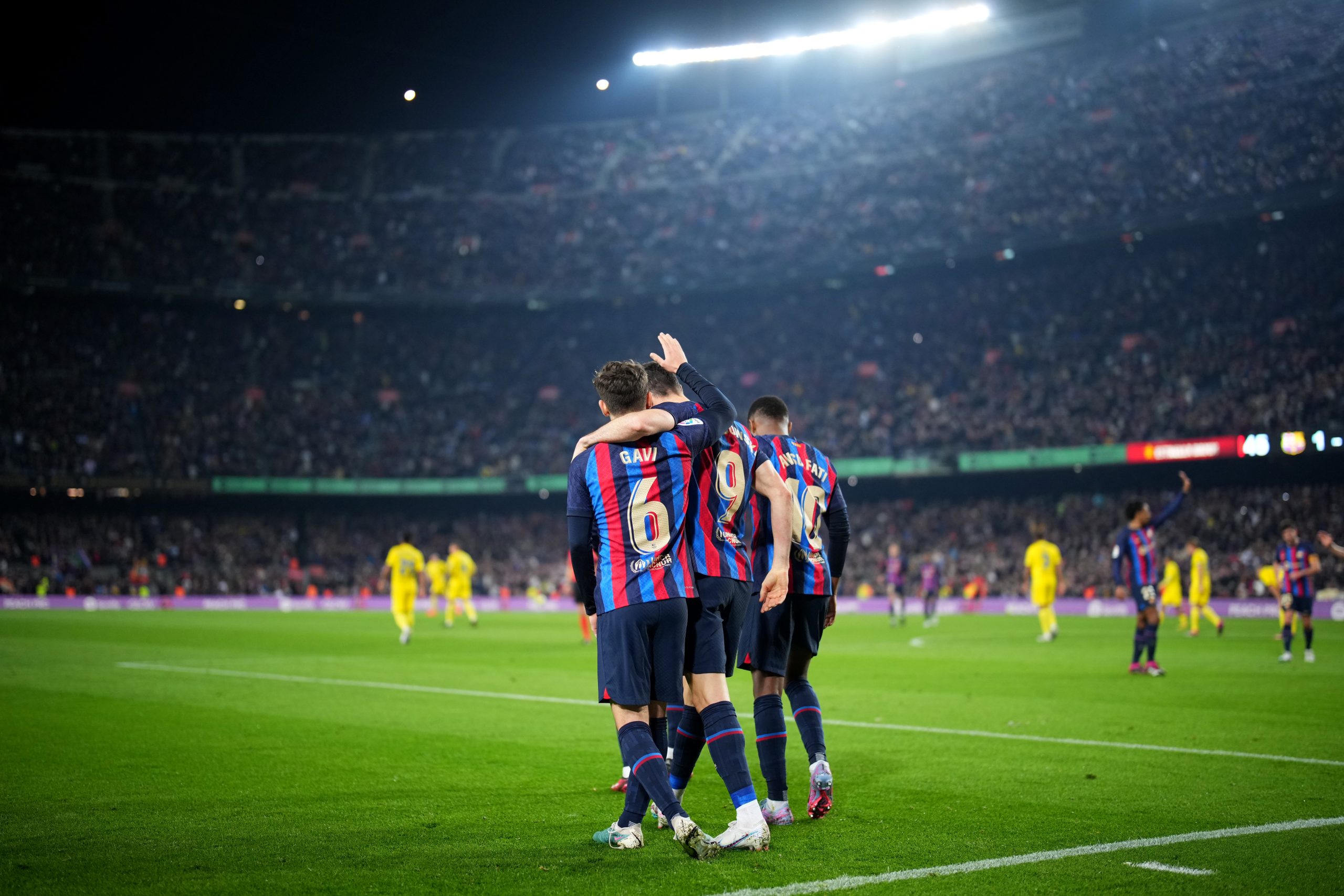 La Liga: Barcelona slog Cadiz 2-0 og førte Real Madrid med 8 point