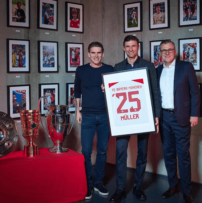 Bayern München fornyer kontrakten med 34-årige Muller indtil 2025