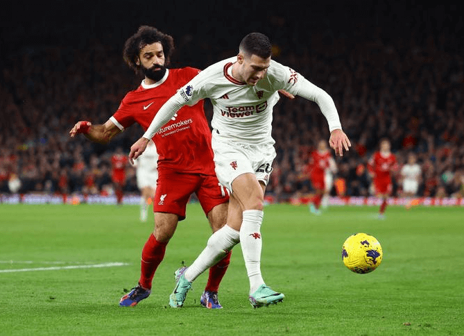 Liverpool spiller uafgjort med Manchester United og mister topplaceringen
