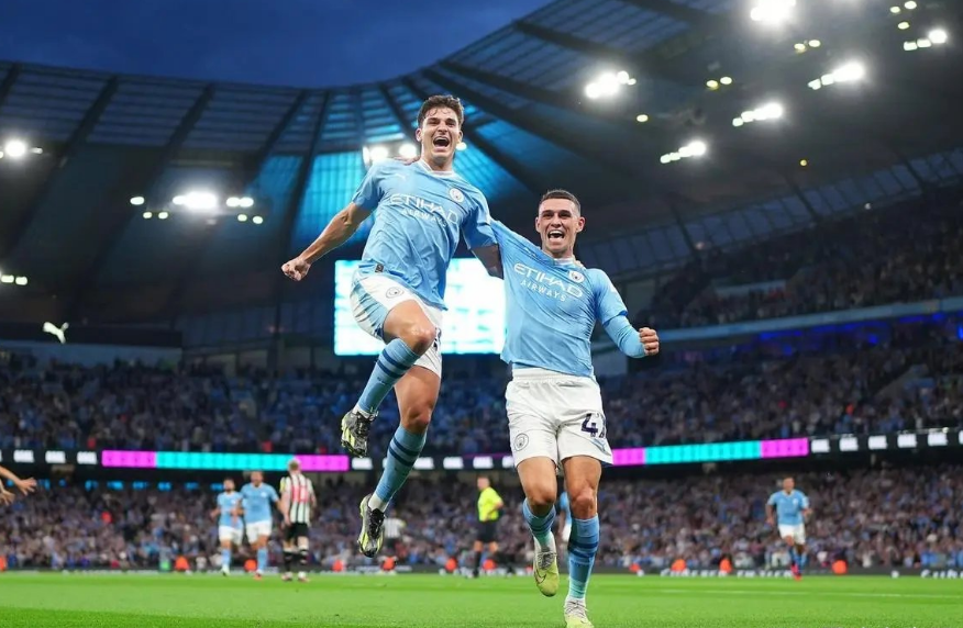 Manchester City skal fortsætte med at underskrive forstærkninger, før transfervinduet lukker